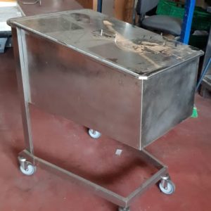 CARRELLO CON VASCA IN ACCIAIO
